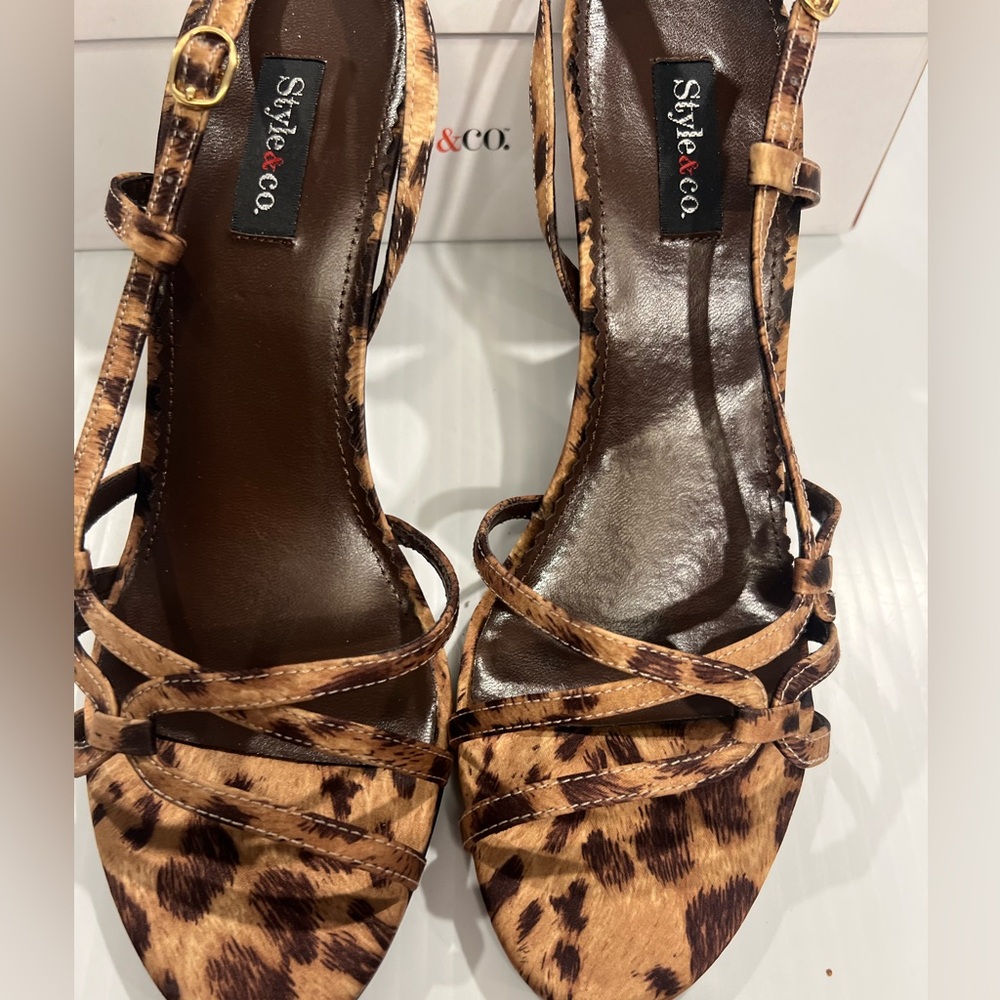 Style & Co - Strappy sandles. Leopard print-8 1/2 Excellent like new condition